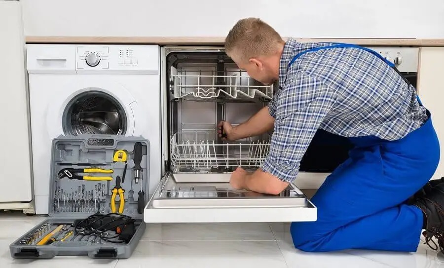 Gebze Miele servisi teknisyen ekibi beyaz eşya tamiri yaparken